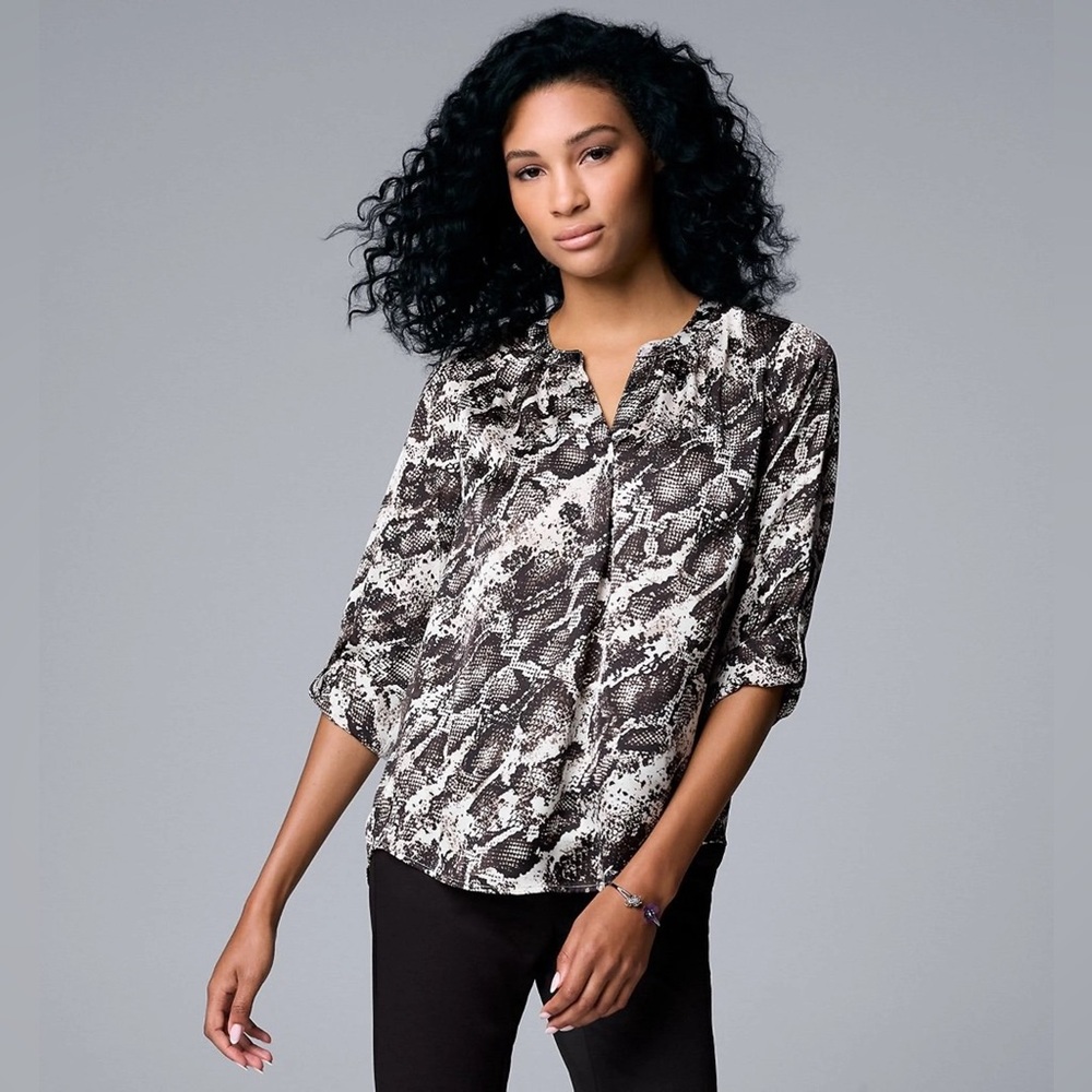 Simply Vera Vera Wang- Women's Roll-Tab Sleeve Popover Snake Print Blouse size M